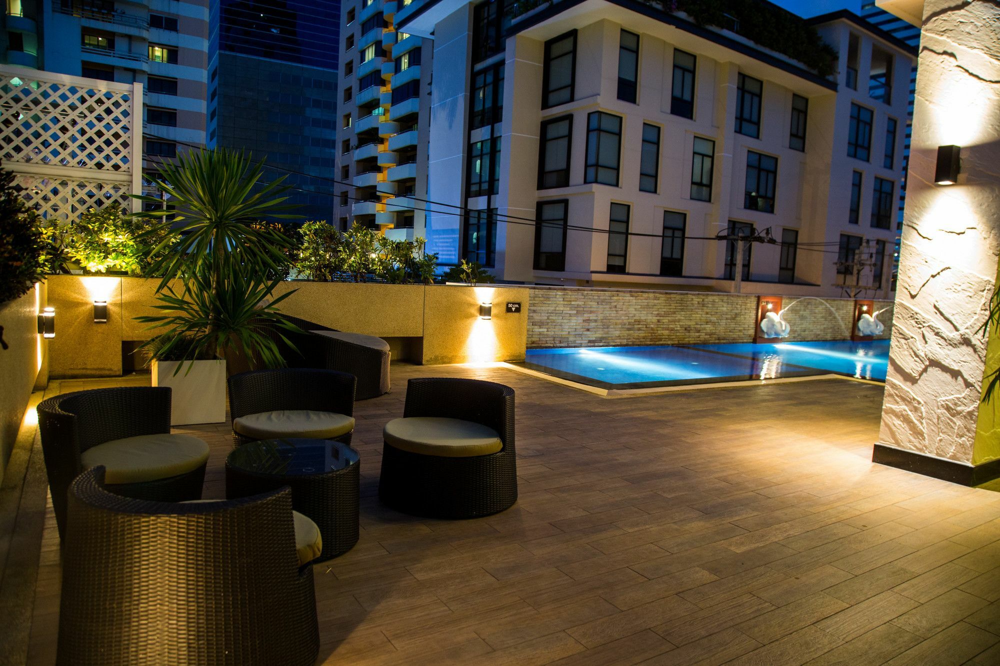 בנגקוק Patio Luxury Suites מראה חיצוני תמונה