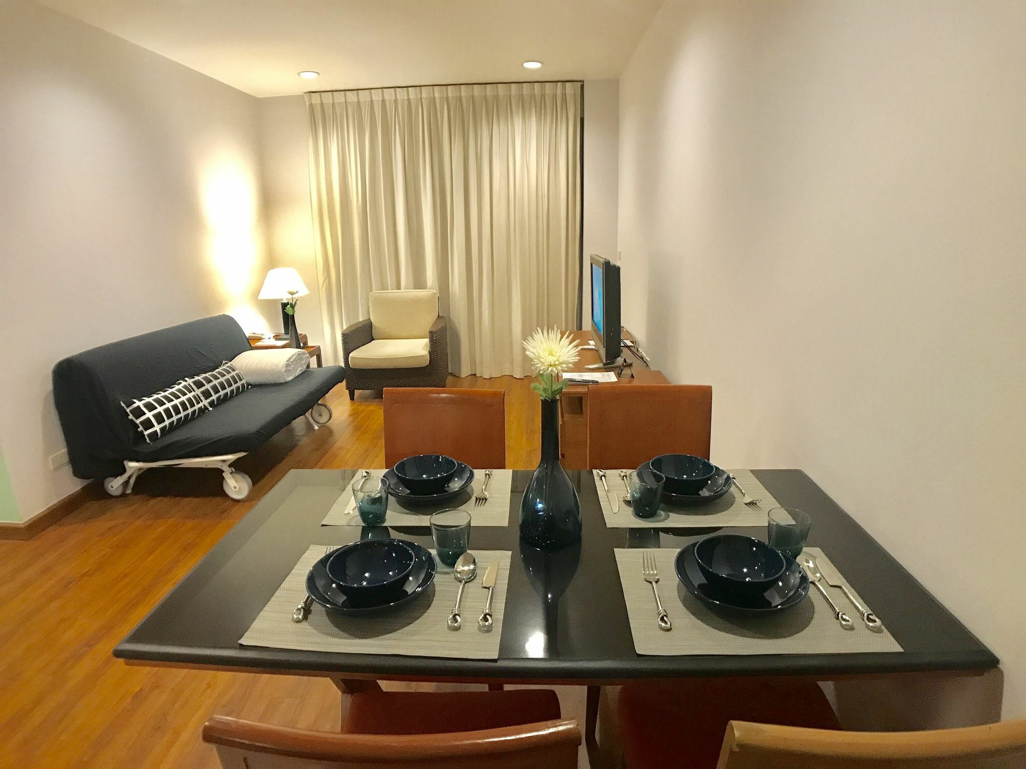 בנגקוק Patio Luxury Suites מראה חיצוני תמונה