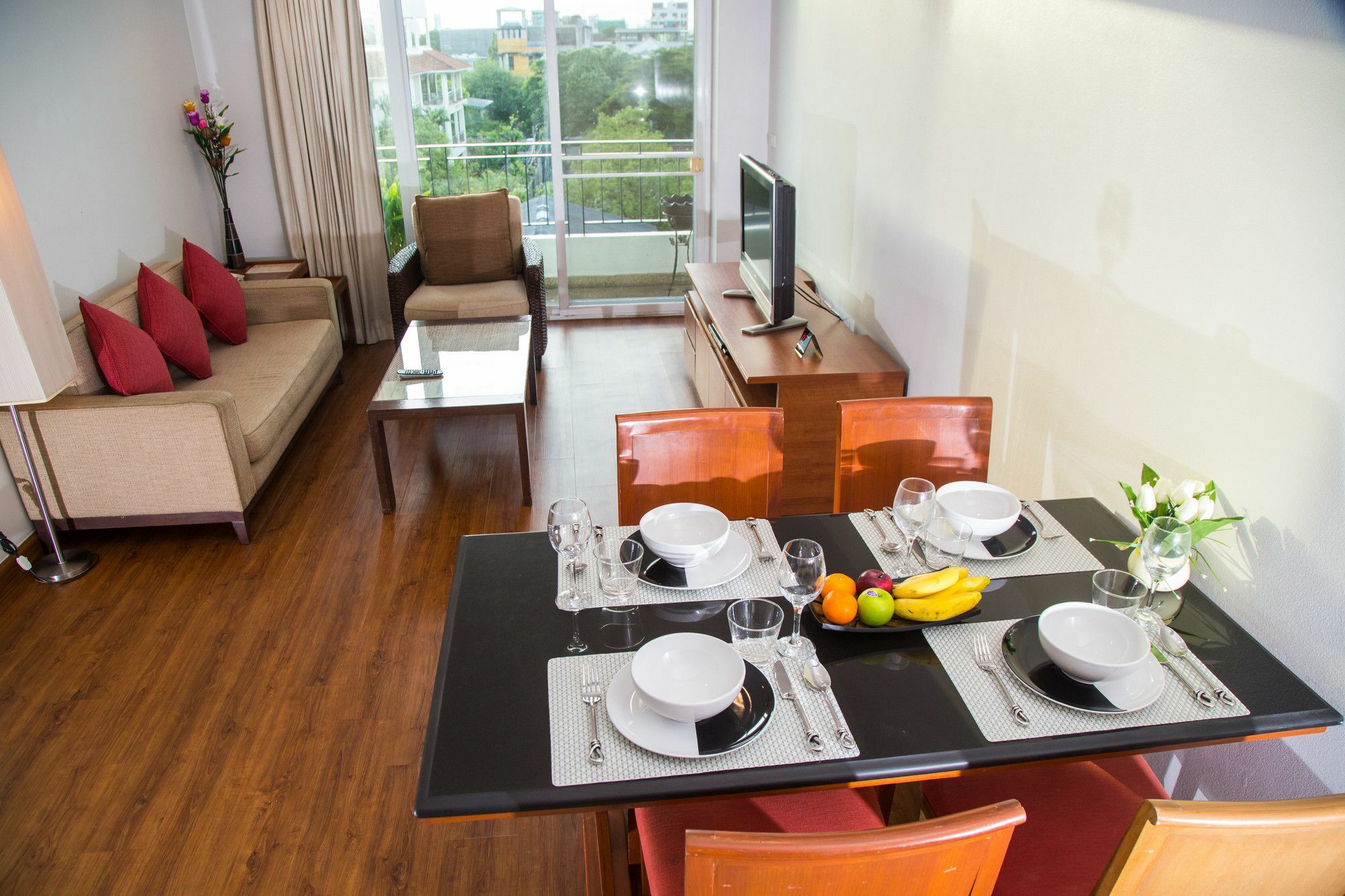 בנגקוק Patio Luxury Suites מראה חיצוני תמונה